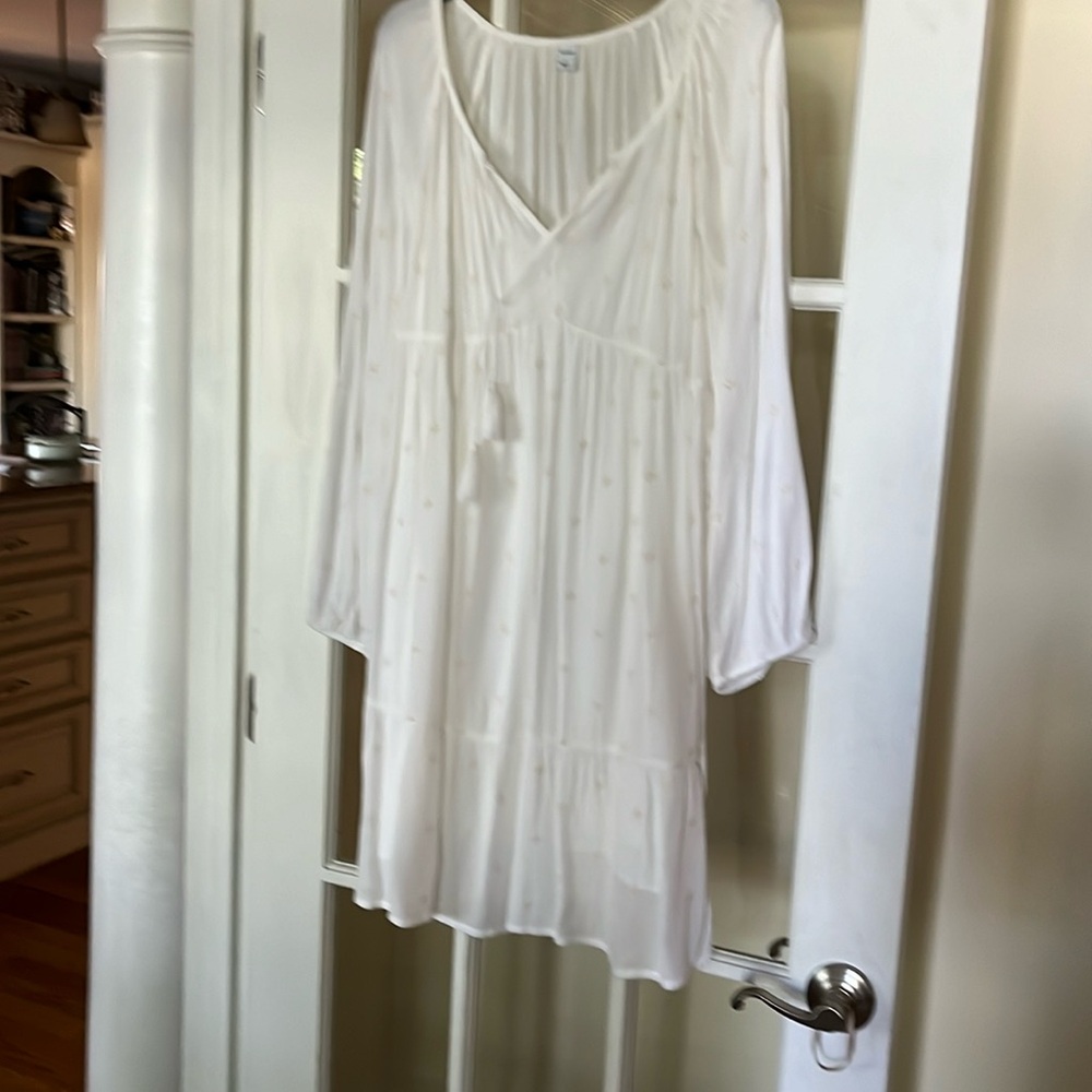 Very cute white dress. Flows when you walk. Worn maybe once for few hours
